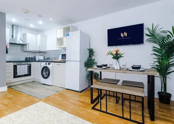 Cosy 2br In Center - With Wifi, Kitchen & Parking *