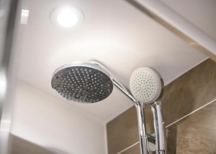 Stylish Wilmslow Retreat, Perfect For Business & Long 맨체스터