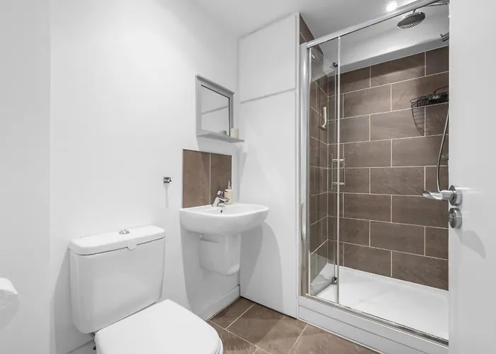 Stylish Wilmslow Retreat, Perfect For Business & Long