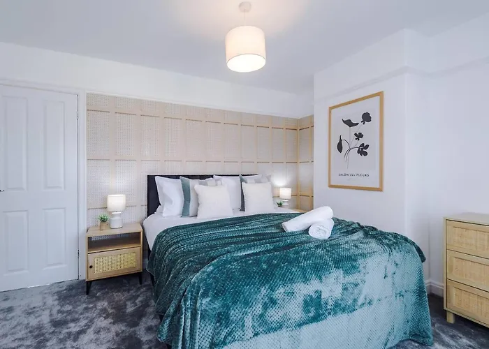 Apartamento Comfortable & Spacious 3br House Near Coop Live Arena & Etihad Stadium With Free Parking - New Management Since Jan '26 *