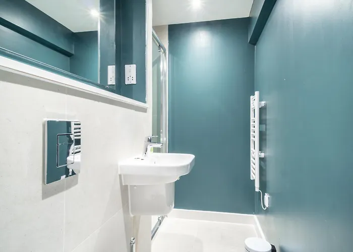 Modern And Quirky 2 Bed Flat In Manchester