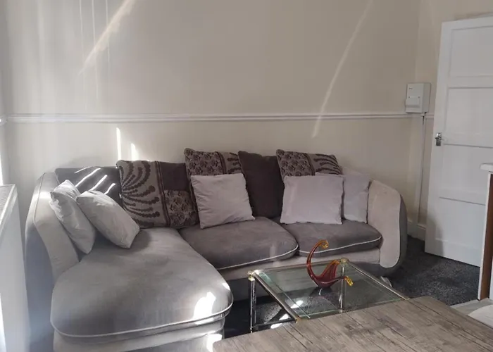 2 Beds Suburb Nestled Nook Lägenhet