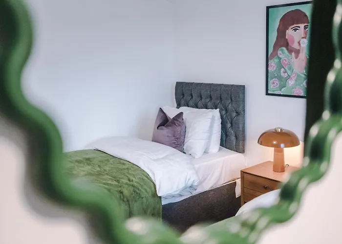 Big Mcr 5-bedroom Contractor House Sleeps 8 With Parking By Purestay * Manchester