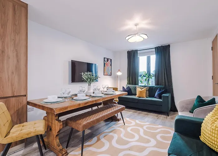 Big Mcr 5-bedroom Contractor House Sleeps 8 With Parking By Purestay