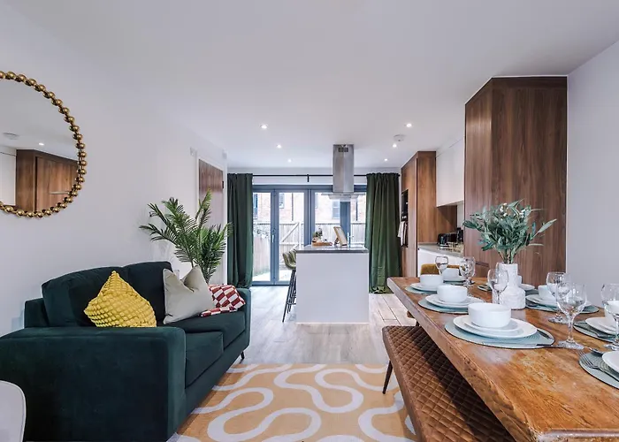 Big Mcr 5-bedroom Contractor House Sleeps 8 With Parking By Purestay Casa vacanze *