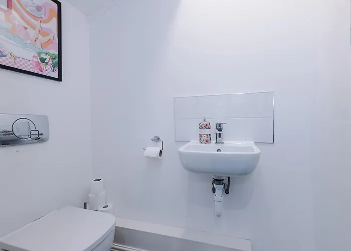 Big Mcr 5-bedroom Contractor House Sleeps 8 With Parking By Purestay Casa vacanze *