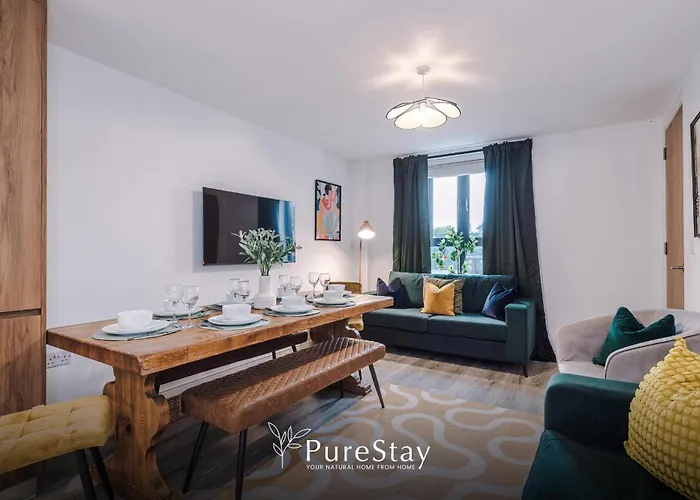 Big Mcr 5-bedroom Contractor House Sleeps 8 With Parking By Purestay Casa vacanze