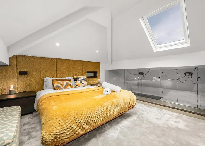 West Didsbury Retreat L Cinema L Sleeps 8