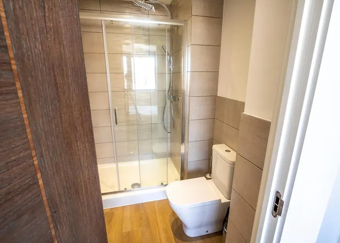 Zeni Alexandra Rise Two Bed Flat * Manchester