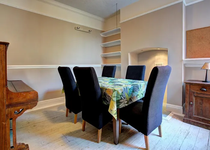 Spacious Victorian Family Home In Stretford - Pass The Keys Holiday home *