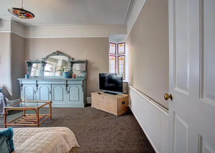 Holiday home Spacious Victorian Family Home In Stretford - Pass The Keys *