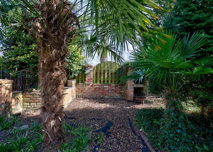 Spacious Victorian Family Home In Stretford - Pass The Keys Holiday home