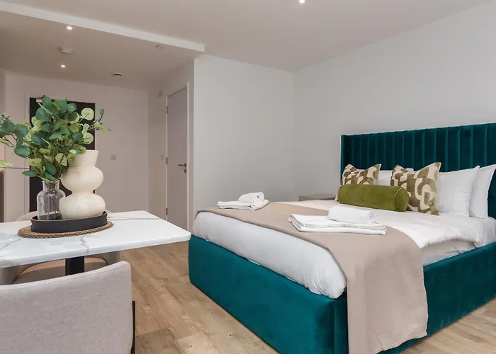 Cable Street Serviced *