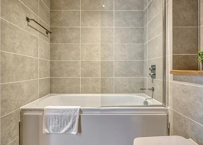 Beautiful Luxury By Media & Man Utd - Pass The Keys Manchester