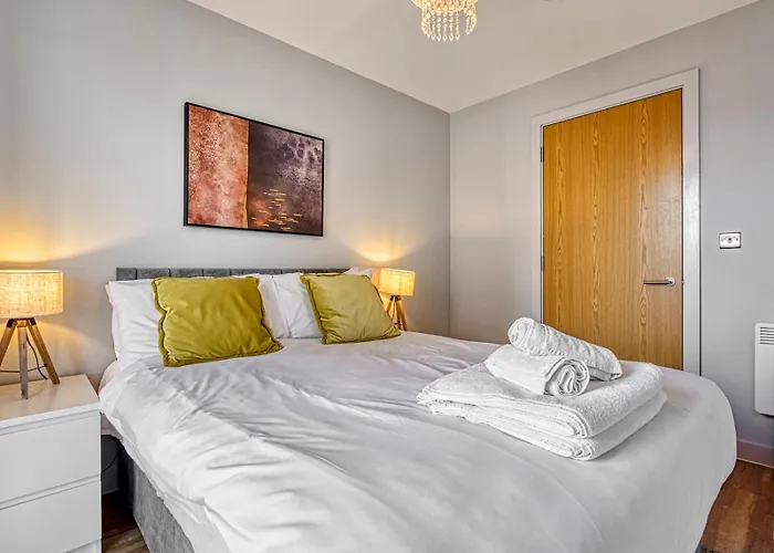 Beautiful Luxury By Media & Man Utd - Pass The Keys *