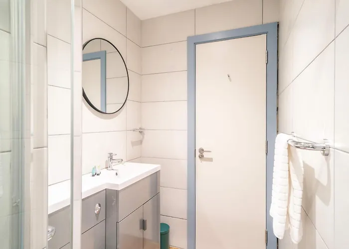 Stunning 2bed Flat In Location W Security 아파트