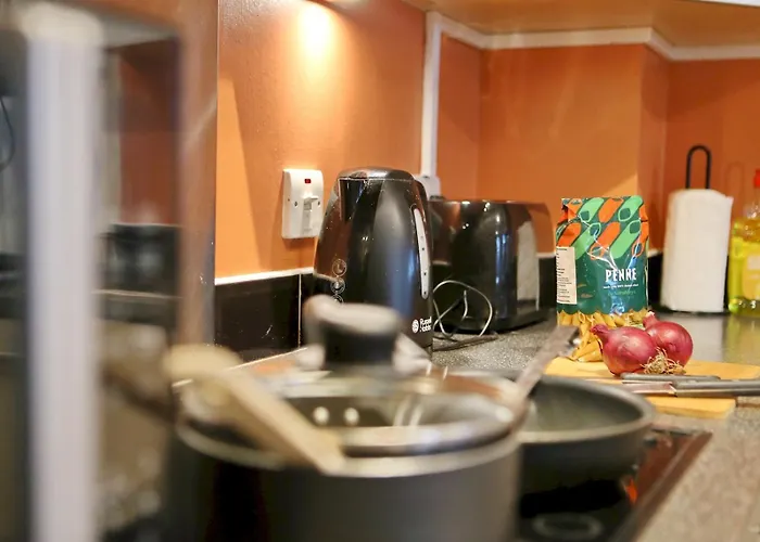 Cosy Mins Away To Man Etihad Arena - Pass The Keys Manchester