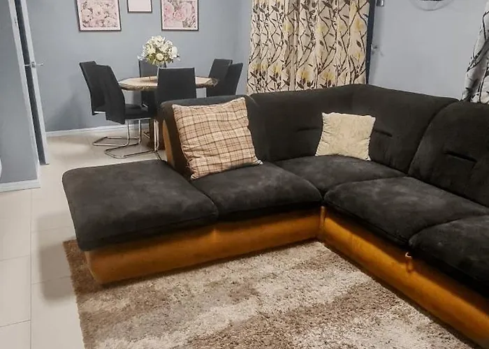 Semesterbostad Spacious 3br Near Etihad And Coop Live Free Parking