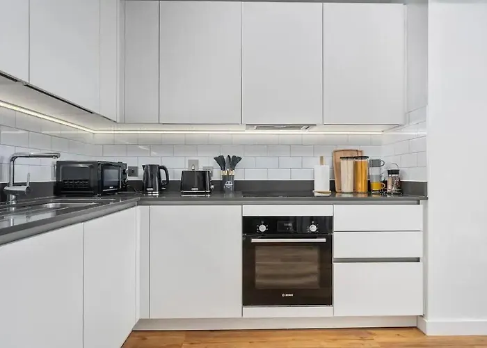 Center 28 Day Perks From May, Family And Business Travel Hideaway,parking, Walking Distance To Amenities Apartment *