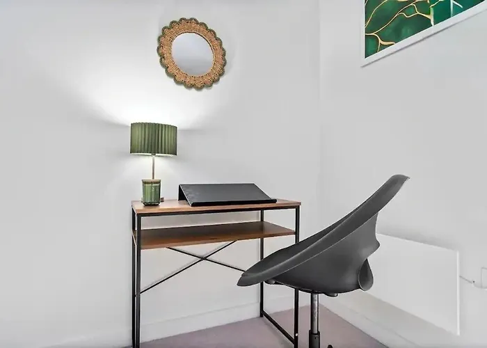 Center 28 Day Perks From May, Family And Business Travel Hideaway,parking, Walking Distance To Amenities