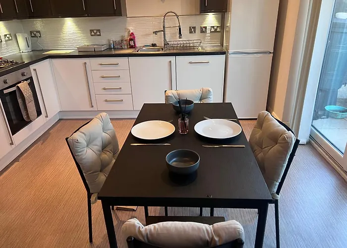 Dom wakacyjny Spacious 2 Bed House In Manchester With Private Parking *