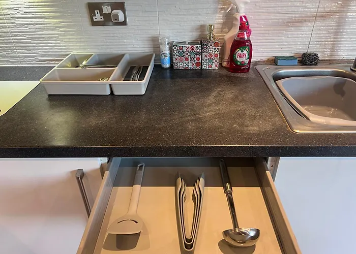 Spacious 2 Bed House In Manchester With Private Parking Manchester