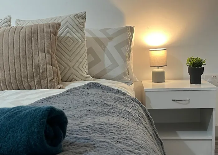 Modern Near Etihad Stadium & C O-op Live *