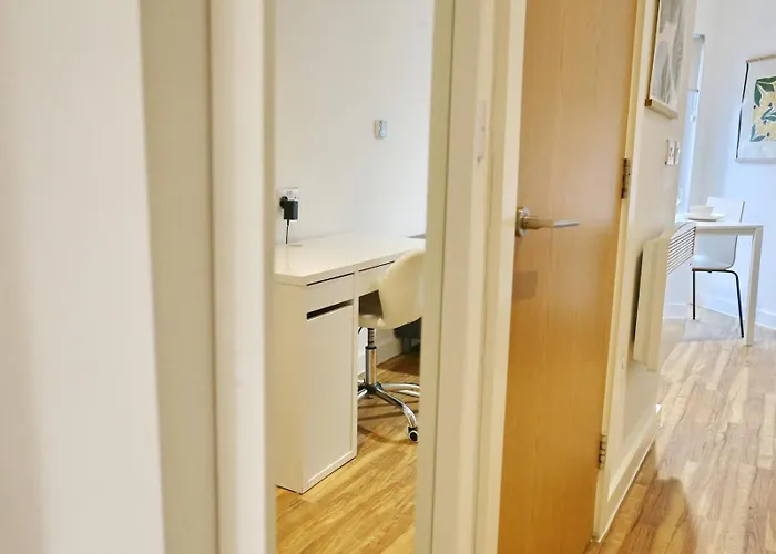 Urban Escape - Walk To Of Salford Pass The Keys *