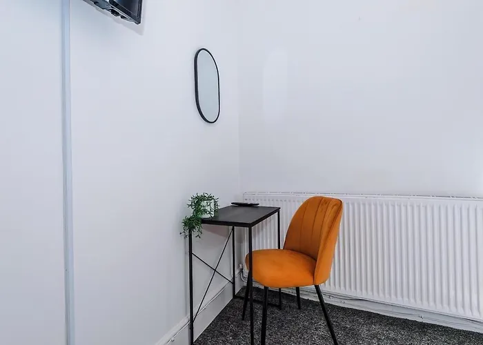 펜션 New! Modern 3-bed House, Free Parking, Fast Wi-fi & Easy Access *