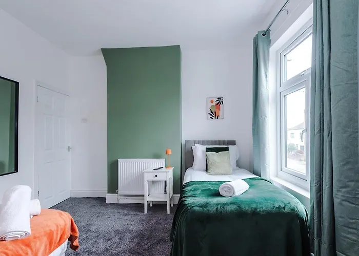 New! Modern 3-bed House, Free Parking, Fast Wi-fi & Easy Access 펜션 맨체스터