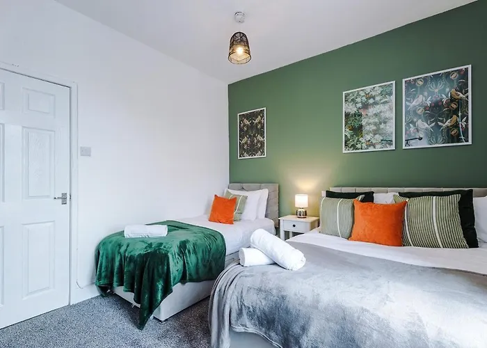 New! Modern 3-bed House, Free Parking, Fast Wi-fi & Easy Access 맨체스터