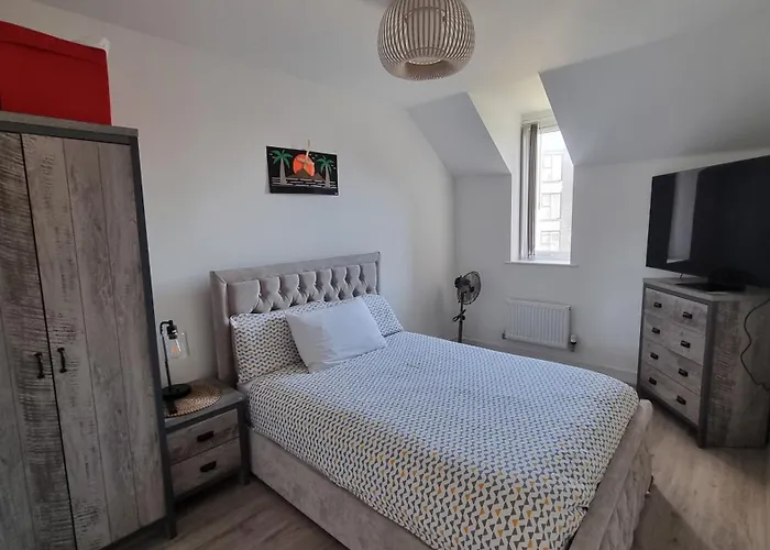 Lovely New In Close To Fc * Manchester