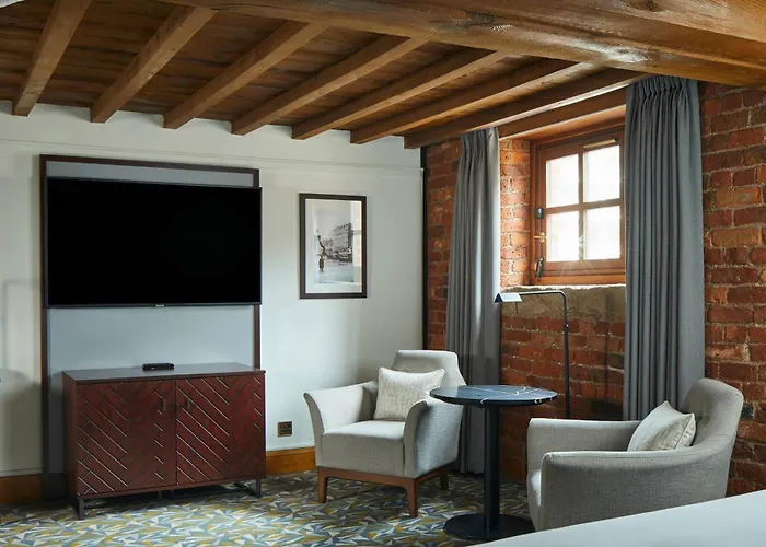 Marriott Victoria & Hotel 4*