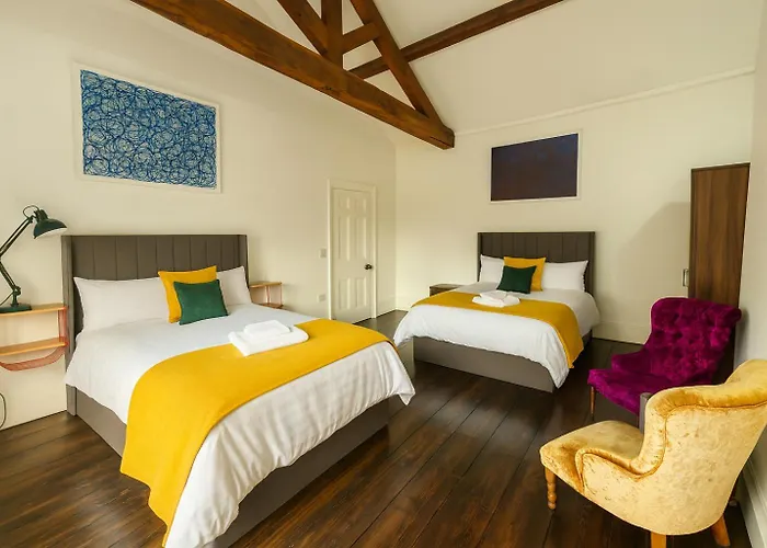 Manchesters Ultimate House - Hot Tub - Sleeps 22!