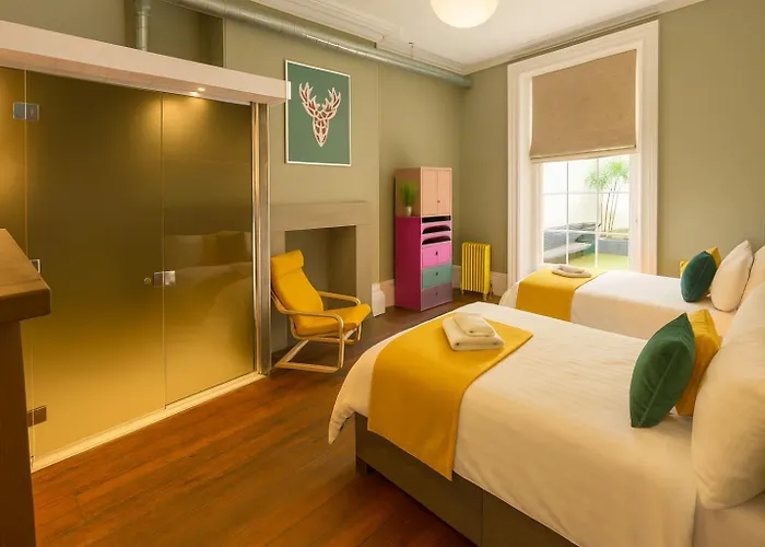 Manchesters Ultimate House - Hot Tub - Sleeps 22! Manchester