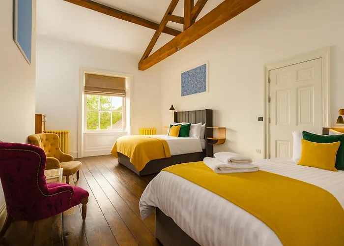 Manchesters Ultimate House - Hot Tub - Sleeps 22! * Manchester