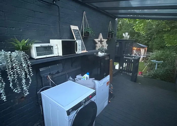 Airport Hideaway Апартаменты