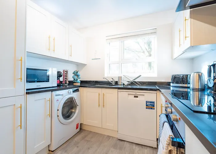 Cheerful 4-bedroom House With Multiple Car Parking Dom wakacyjny