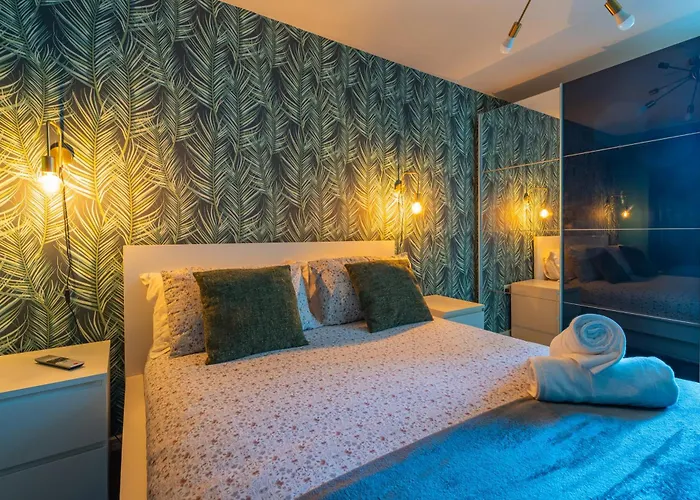 Dom wakacyjny Cheerful 4-bedroom House With Multiple Car Parking