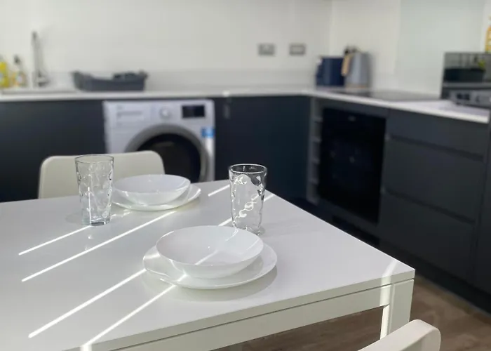 Prime Central-luxury 1br Apartment-free Parking-fast Wi-fi *