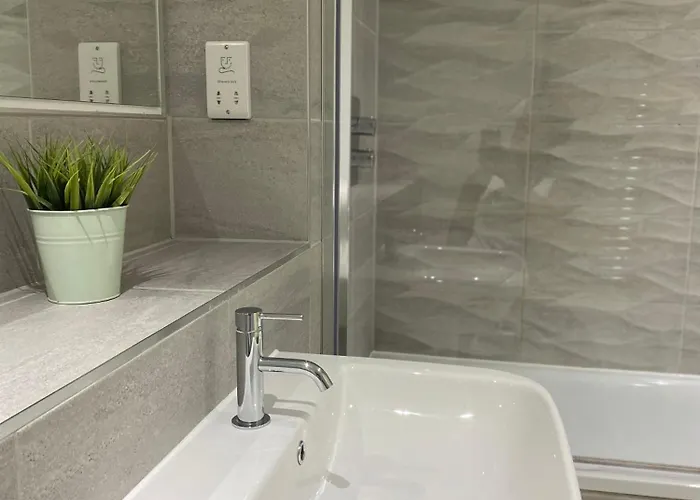 Apartment Prime Central-luxury 1br Apartment-free Parking-fast Wi-fi *