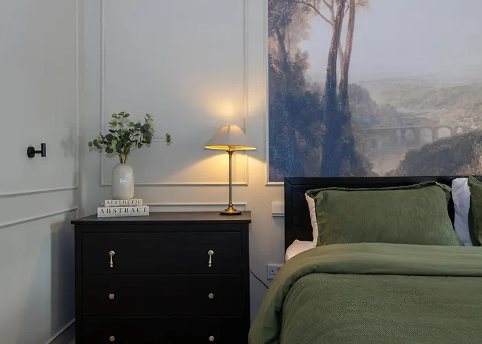 Luxury Spacious 3-bed Oasis Just 10 Mins From Centre With Free Parking