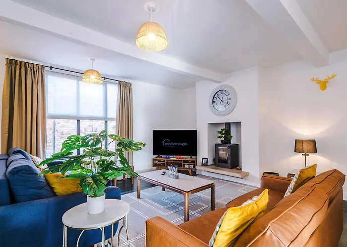 Feriehus Stunning 3br Townhouse, Terrace, Games, Free Parking Manchester