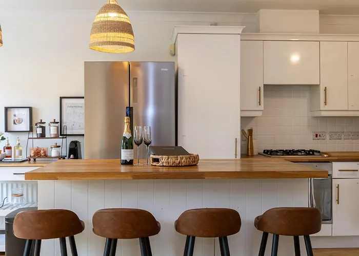 Σπίτι διακοπών Luxury Spacious 3-bed Oasis Just 10 Mins From Centre With Free Parking