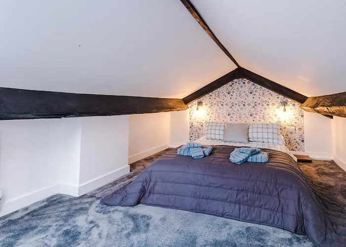 Stunning 3br Townhouse, Terrace, Games, Free Parking Manchester