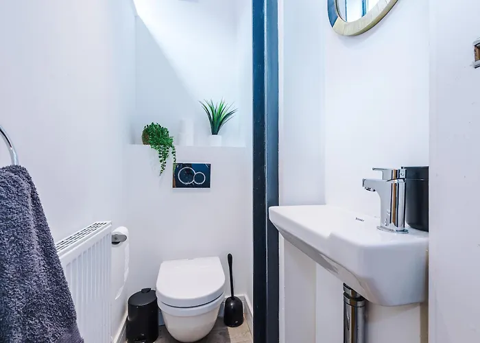 Stunning 3br Townhouse, Terrace, Games, Free Parking *