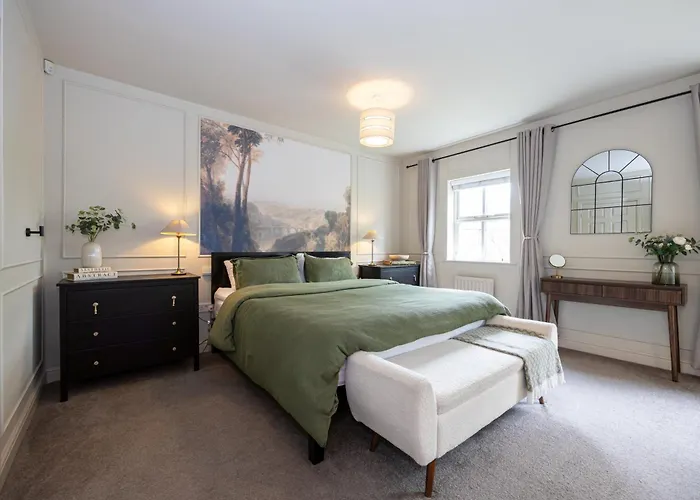 Luxury Spacious 3-bed Oasis Just 10 Mins From Centre With Free Parking Σπίτι διακοπών *