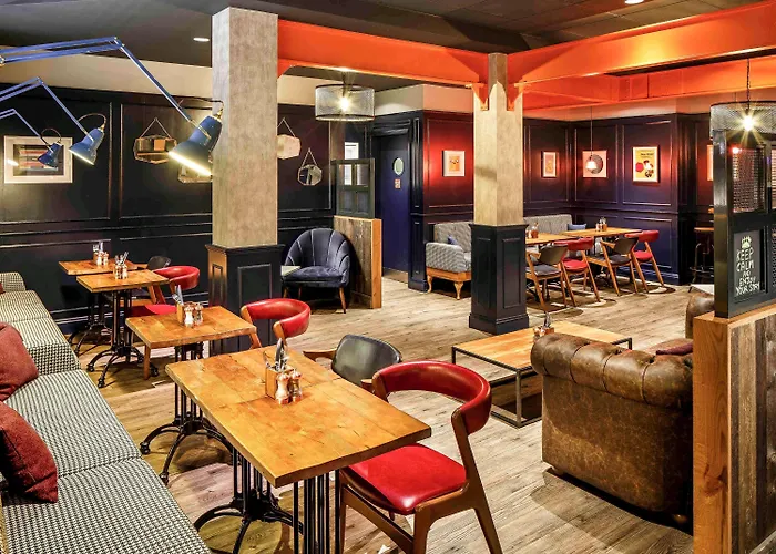 Ibis Centre 96 Portland Street 3*