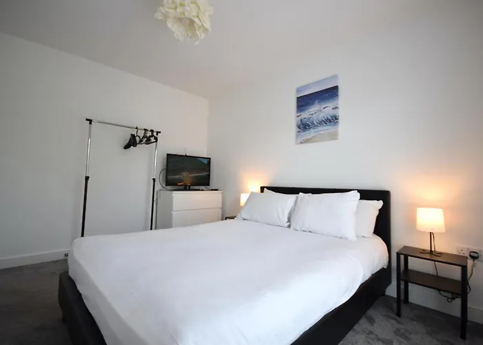 Modern 3br With Garden And Parking Mcr Feriehus Manchester