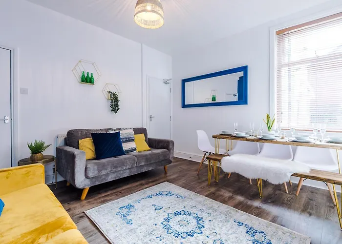 Dom wakacyjny Spacious 4br With 3 Baths, Manchester